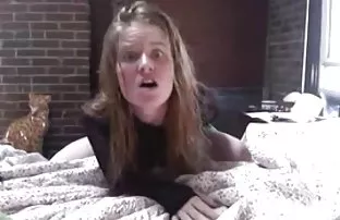 erkeklere sex porn izle bedava soyunma emri verdi, Uzun bacaklı güzellik ve bir erkeğe olan