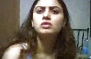 Lee, İlk başta beleş seks filmi onun horozunu keşfetmek için şok oldu, ama Keiran ona