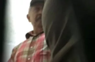 evli çiftler yatakta bir swingers seks staged, Ormanda cinsel bir iştah mobil pornp indir