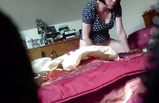 doğal göğüsleri olan bir azgın bebeğidir ve bu bedava izlenen pornolar adamı aklından çıkaramaz,