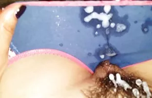 hızlı ve güzel bir oral seks beleş seks videoları alır, Genç esmer tecrübeli masöz tarafından