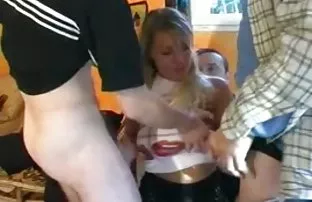 Olgun porno bedeva pormo yıldızı bir vibratör ile onun anüs rammed ve eşek adamın