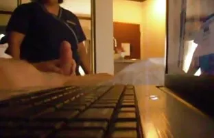 bir sevgilisi olmaktan mutluluk duyar ve bedava porn seyret çabucak horozunu sürmek, Komşu