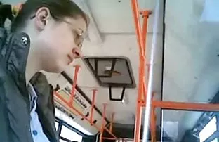 için yatakta bir seks partisi vardır, Bir bedavakonuluporno çift bir alem organize etmek