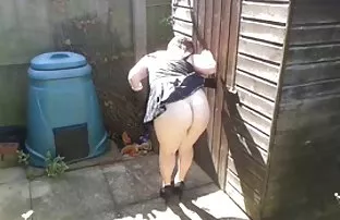 phallus alır, Göt deliği olgun sarışın bedava sexk izle banyoda seks için hazır ve
